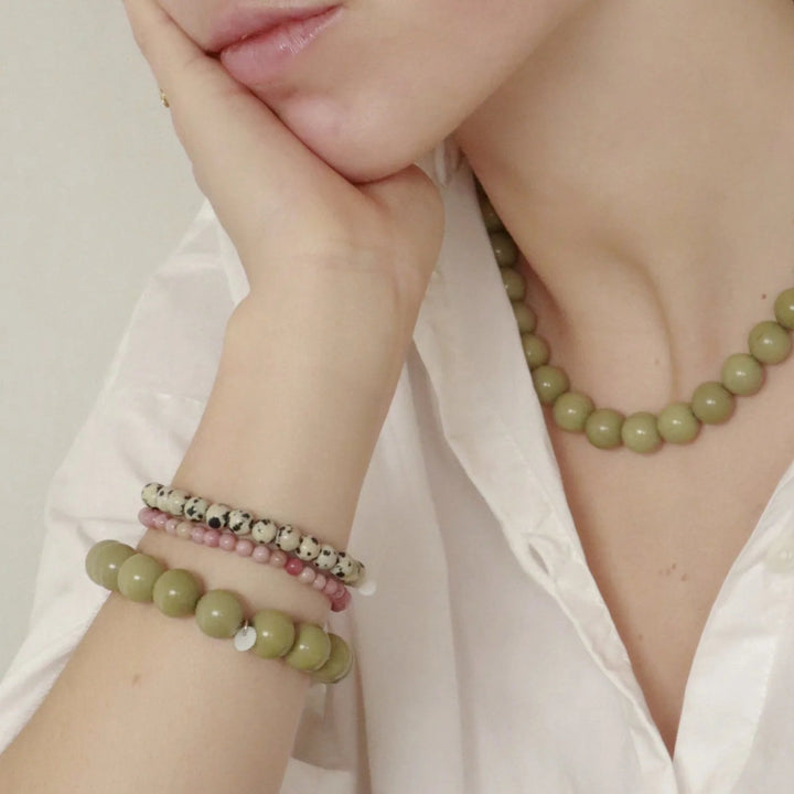 SOÏ - KRYSTAL ARMBÅND - PETITE RHODONIT 4 MM.