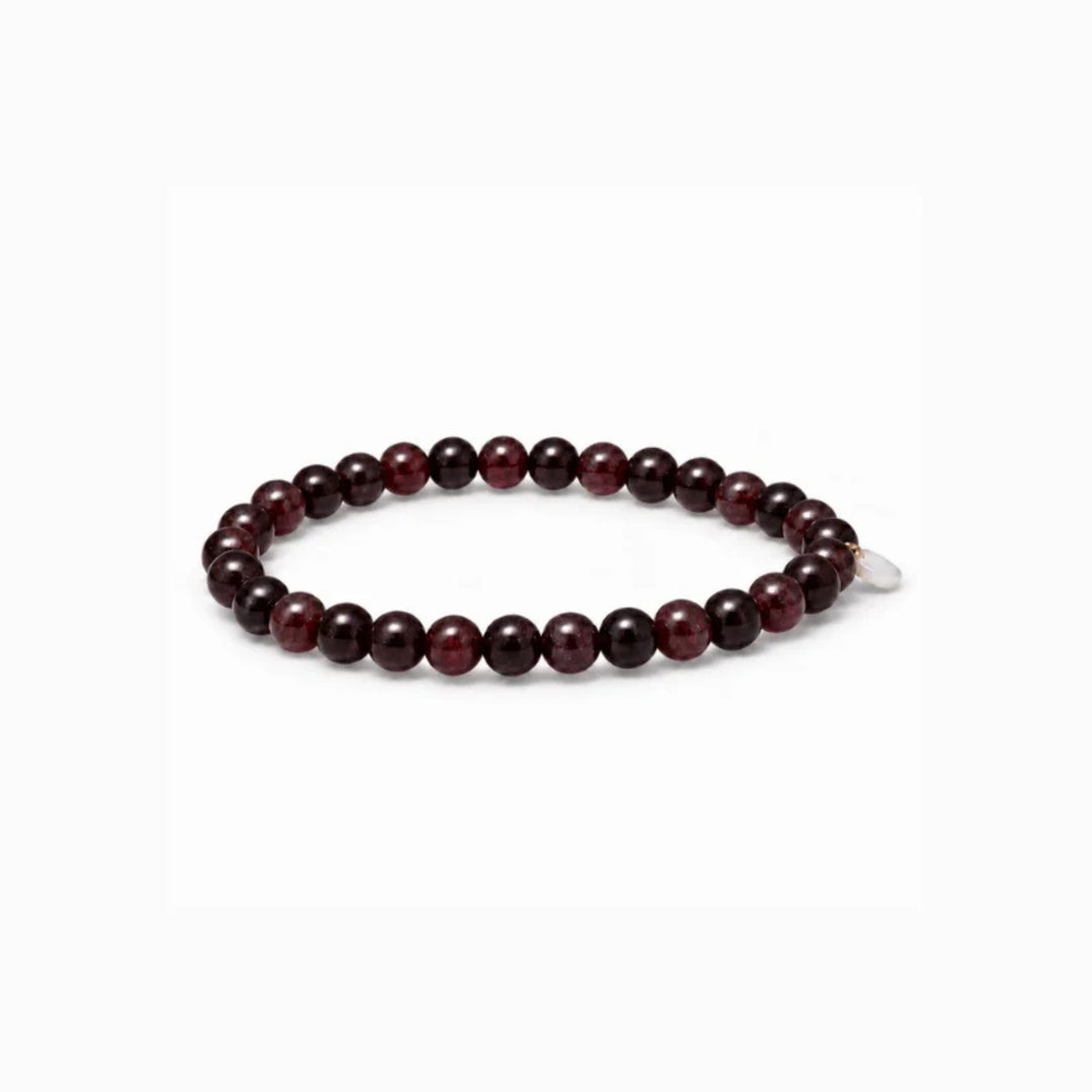 SOÏ -  KRYSTAL ARMBÅND - GRANAT 6 MM.