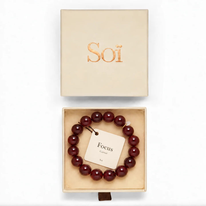SOÏ - KRYSTAL ARMBÅND - CHUNKY GRANAT 12 MM.