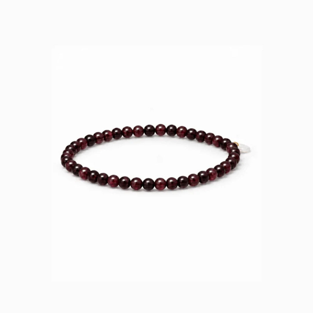 SOÏ - KRYSTAL ARMBÅND - GRANAT 4 MM.